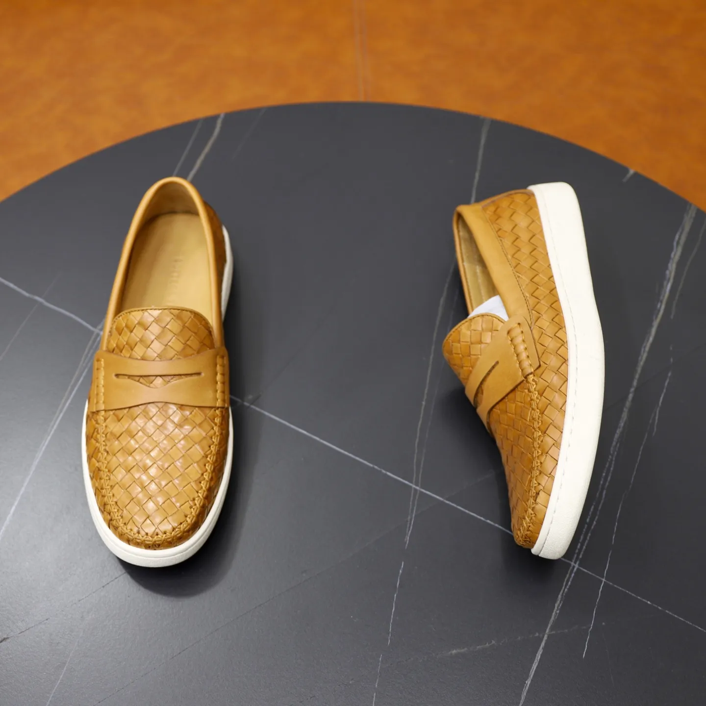 Men's shoes 💰500💰BOTTEG* VENET* - high-end boutique Size: 38-44 (45 custom-made) BV new product, calfskin artificially woven classic style harmoniously blends with contemporary fashion temperament, rubber soles are light and flexible, water-dyed cowhide!